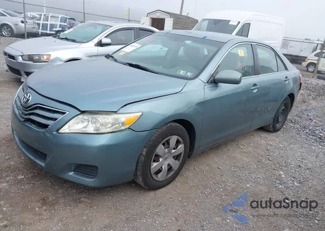 2011 Toyota Camry Le z USA, uszkodzony, nr VIN 4T1BF3EK5BU645771